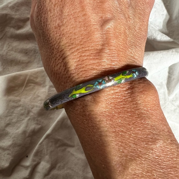 Floral brass plated bangle - Picture 4 of 4